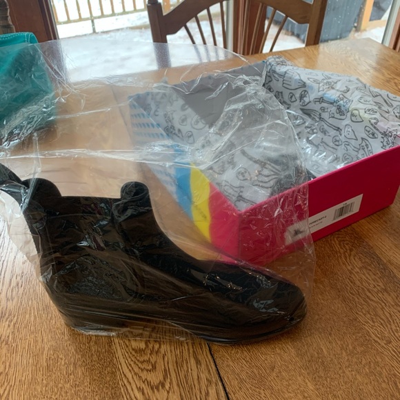 Women’s Chelsea Boot - Picture 7 of 7